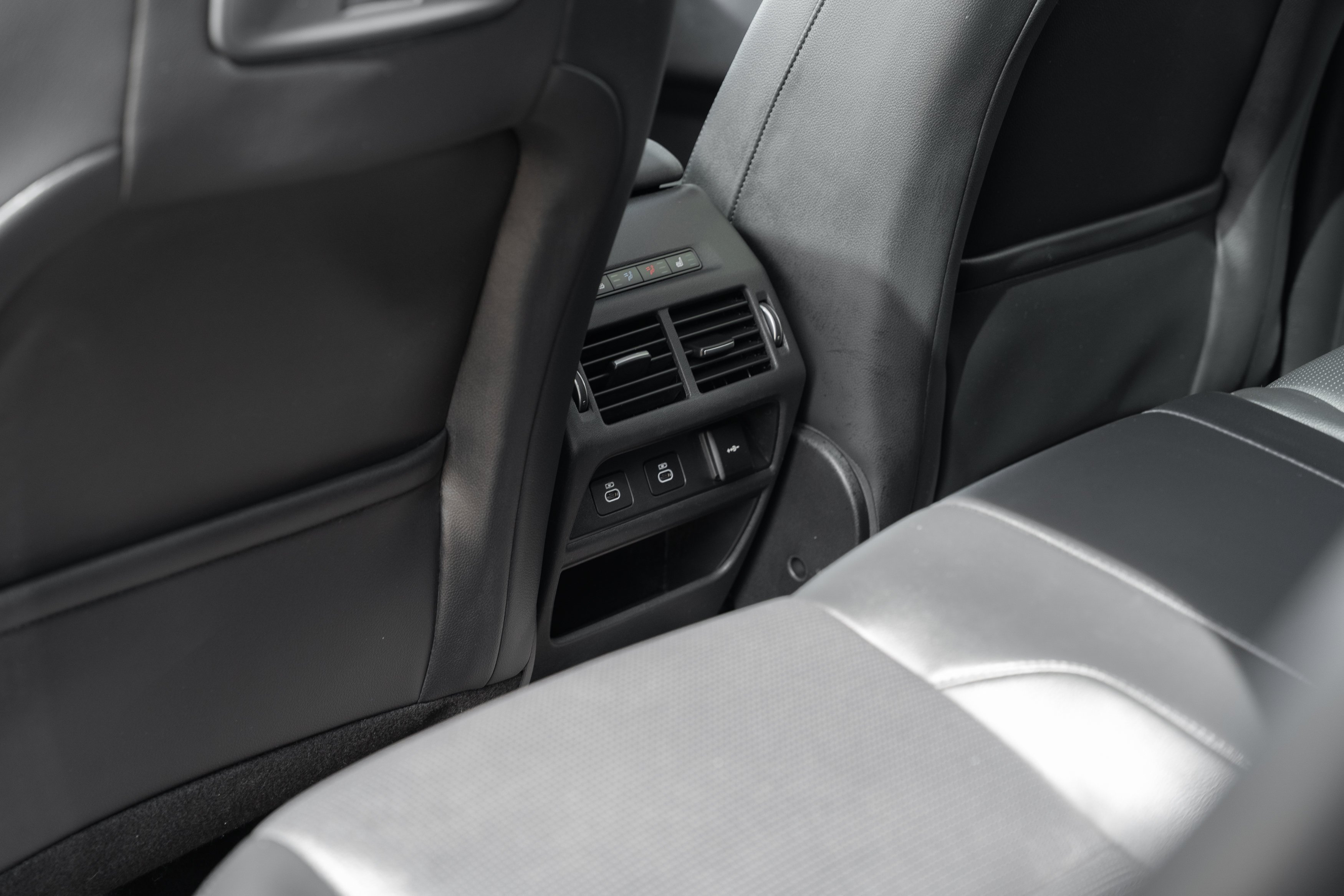 Used 2024 Eiger Gray Metallic Land Rover Core S image 26