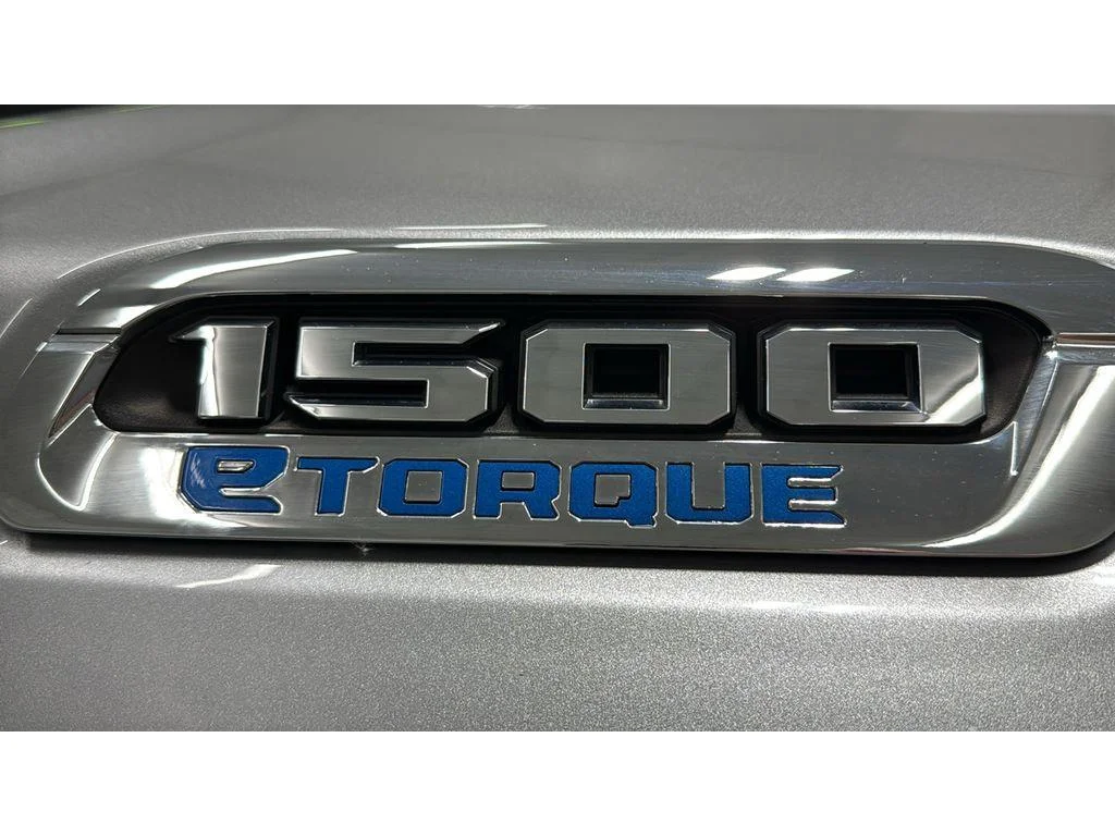 Used 2022 Billet Silver Metallic Clearcoat Ram Big Horn Crew Cab 4X4 3.6L V6 1 OWNER image 2