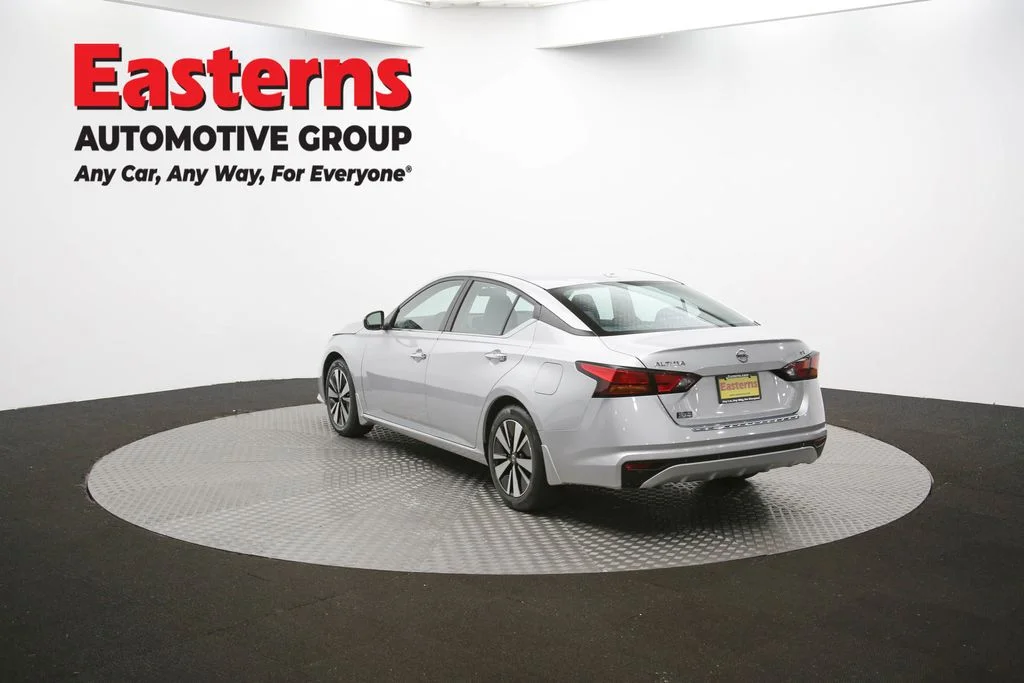 Used 2022 Silver Nissan 2.5 SV image 64