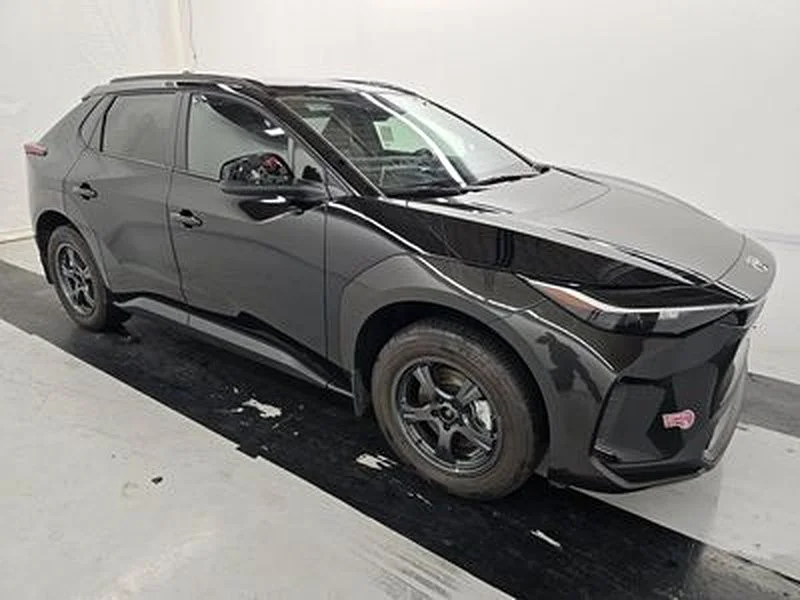 Used 2024 Black Toyota XLE image 3