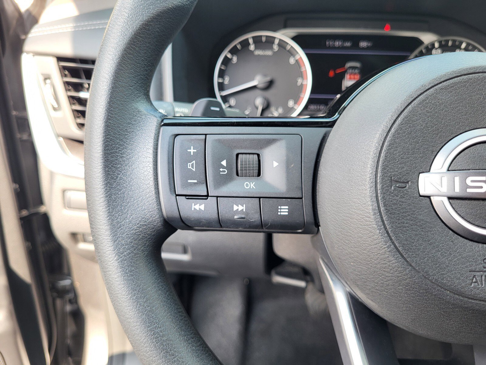 Used 2023 Gun Metallic Nissan SV image 28