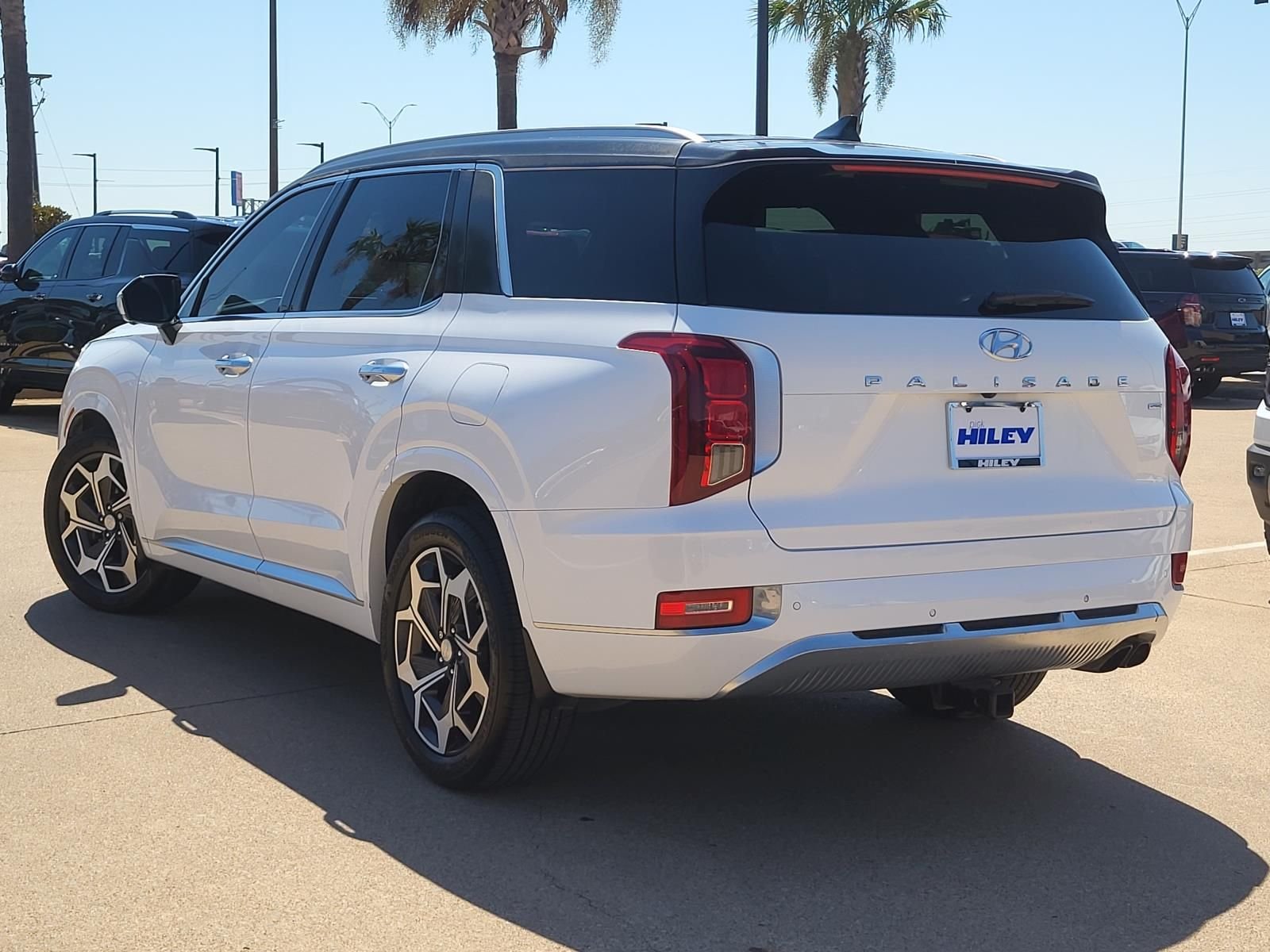 Used 2021 Hyper White Hyundai Calligraphy image 3