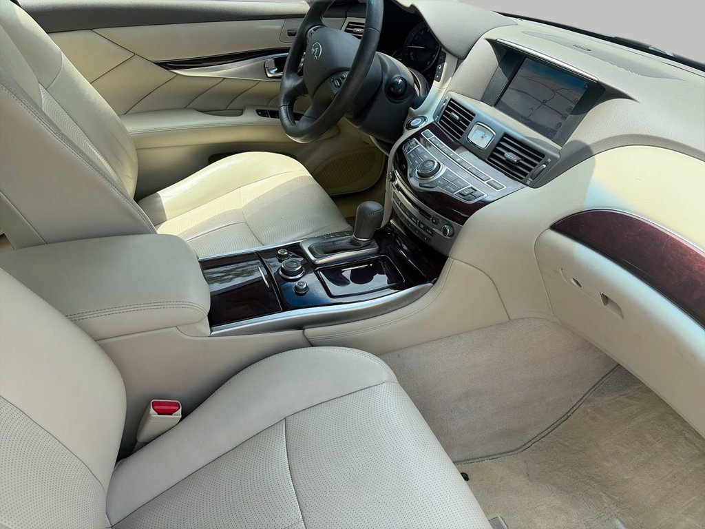 Used 2019 White INFINITI 3.7 image 8