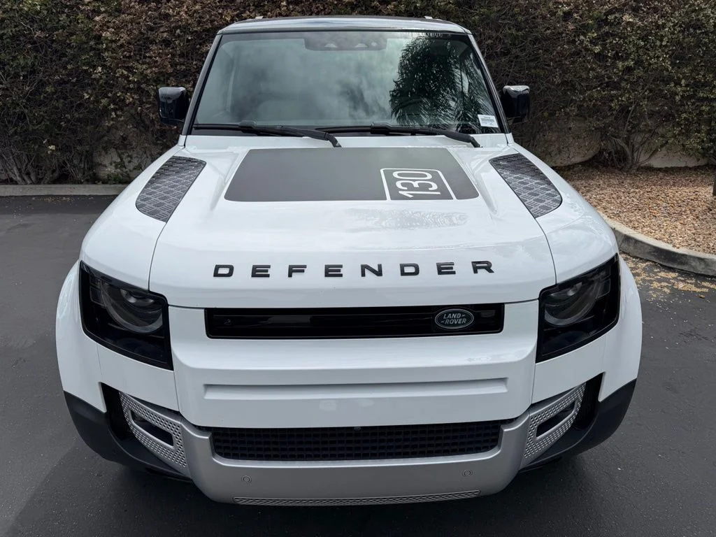 Used 2023 Fuji White Land Rover SE image 3