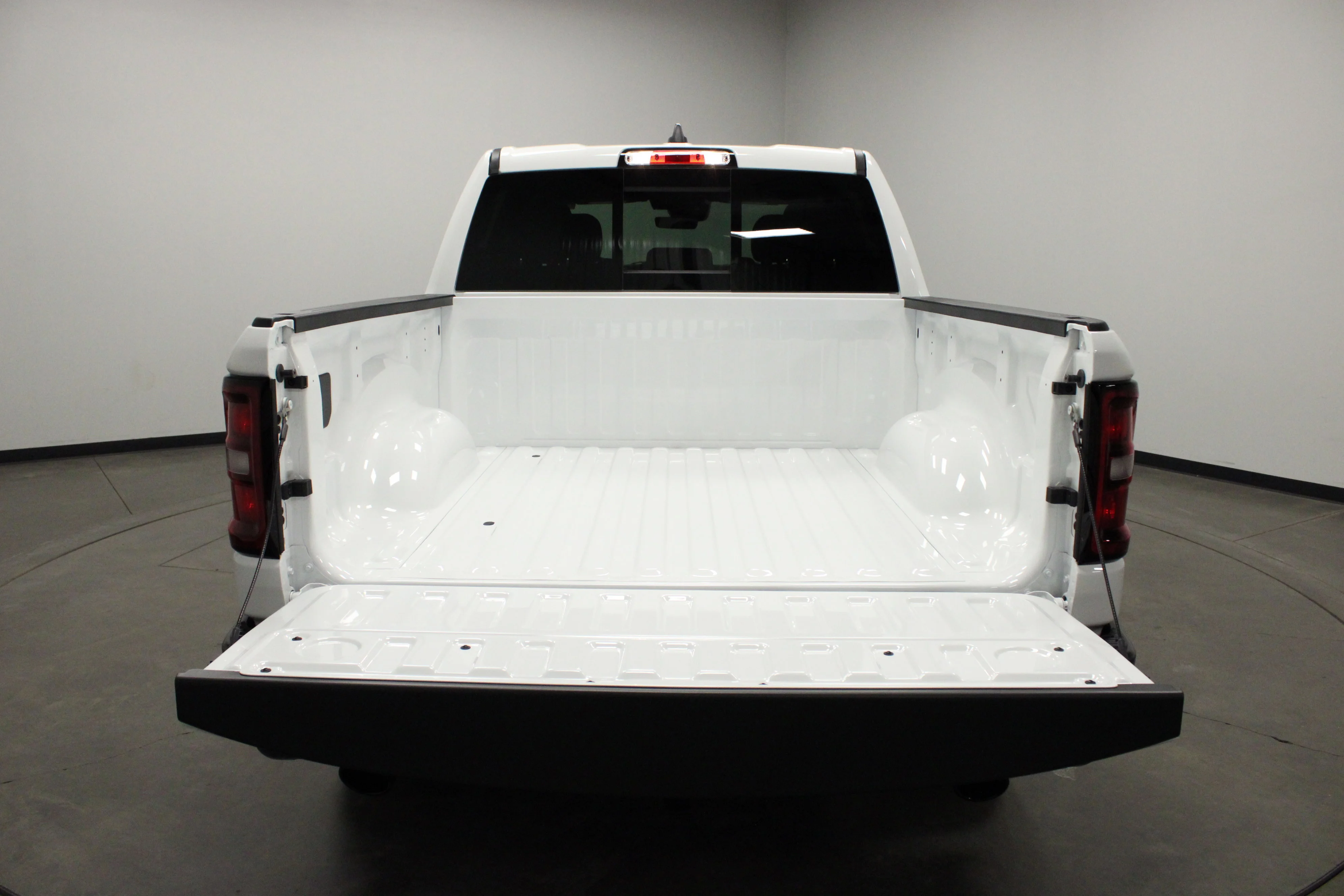 New 2026 Bright White Clear-Coat Exterior Paint RAM Tradesman image 13