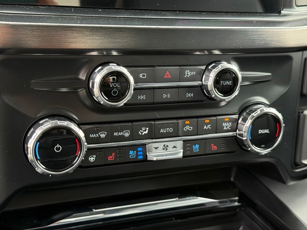 New 2026 Oxford White Ford F-250® Lariat® image 11