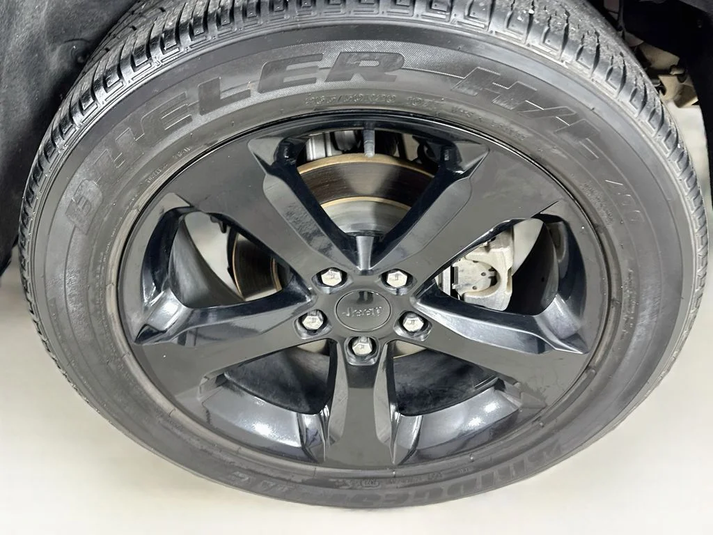Used 2023 Velvet Red Pearlcoat Jeep Altitude image 41