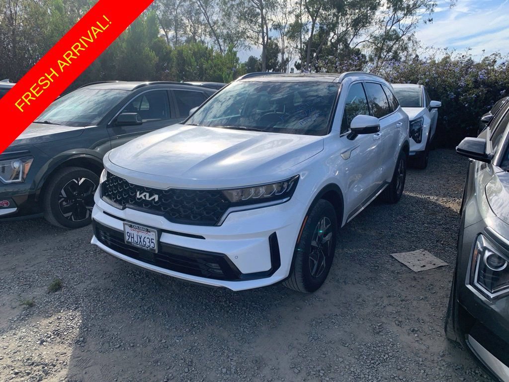 Used 2023 White Kia EX image 1