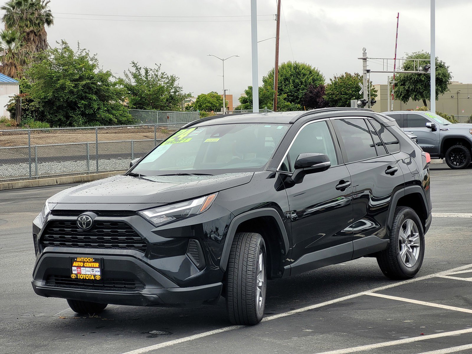 2024 Toyota RAV4 XLE - Photo 8