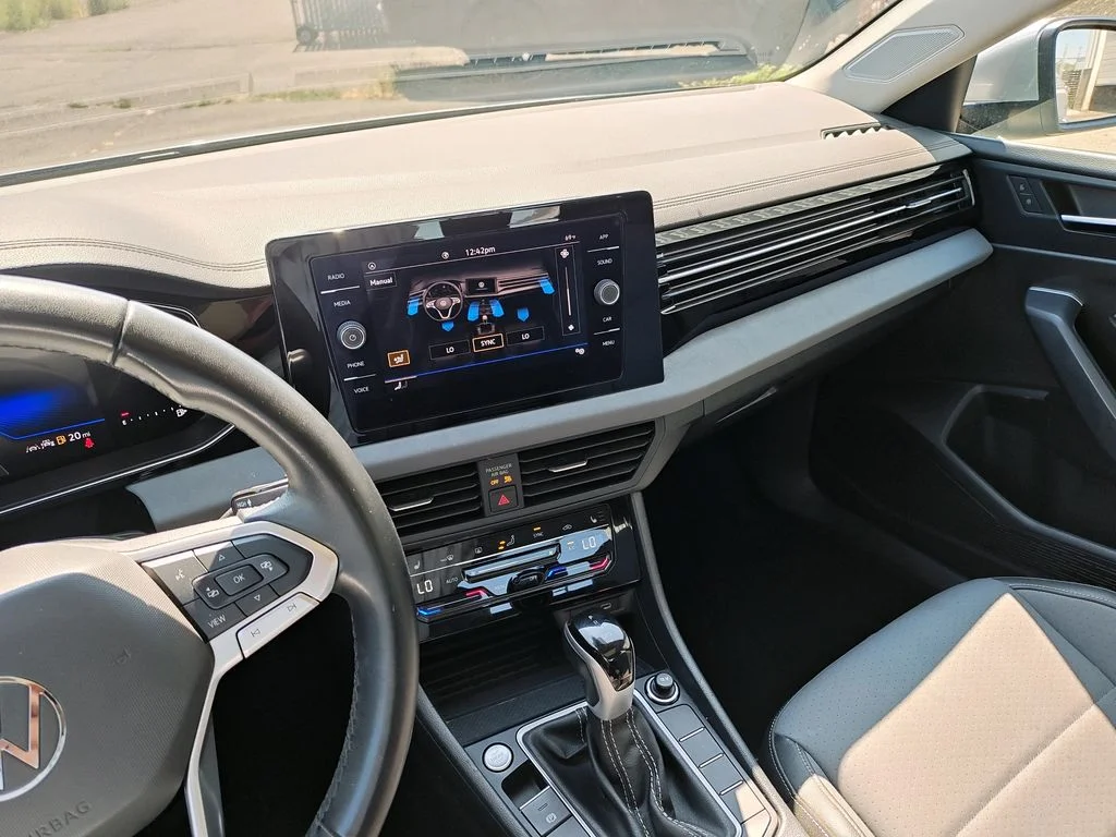 2025 Volkswagen Jetta SE - Photo 30