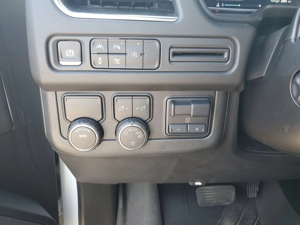Used 2024 Summit White Chevrolet RST image 24