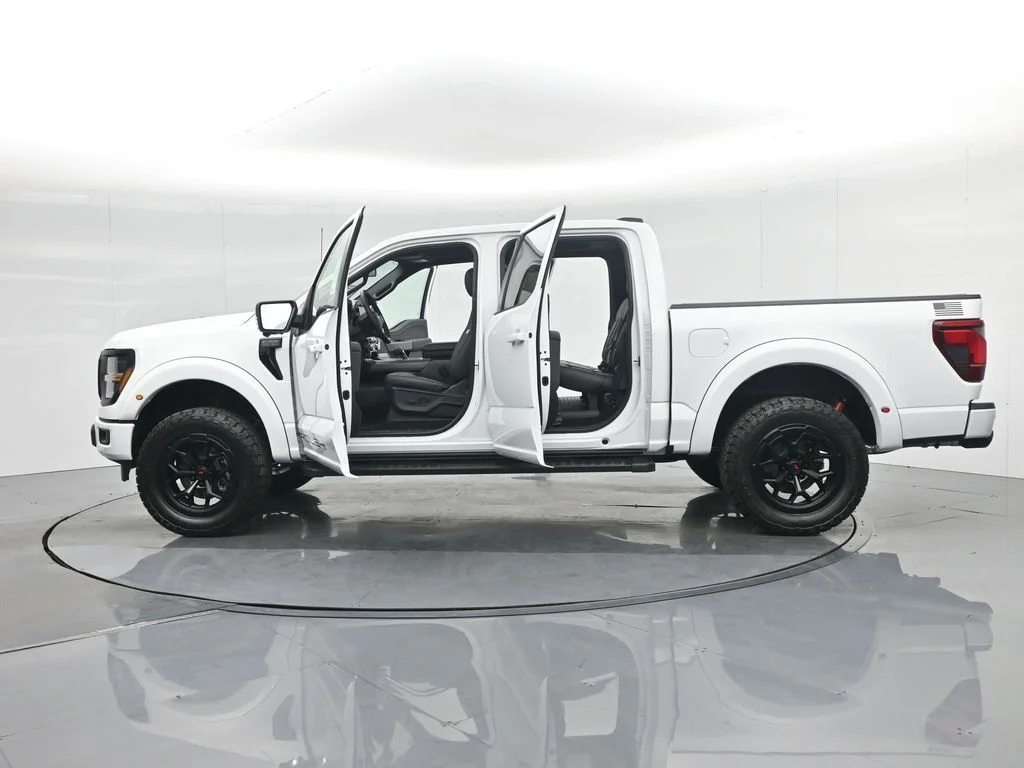 New 2025 Oxford White Ford XLT image 39