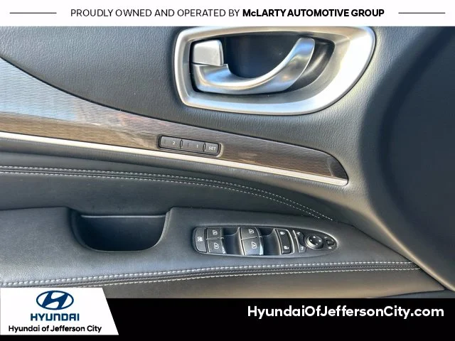 Used 2019 Red INFINITI LUXE image 21