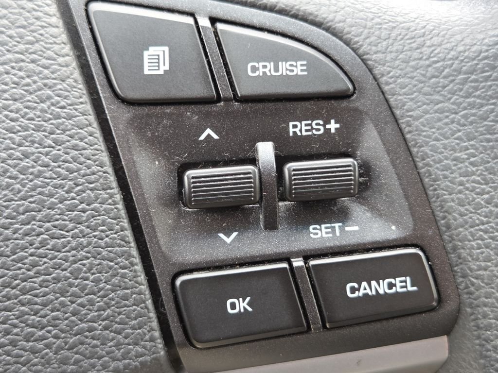 Used 2020 Winter White Hyundai SEL image 10