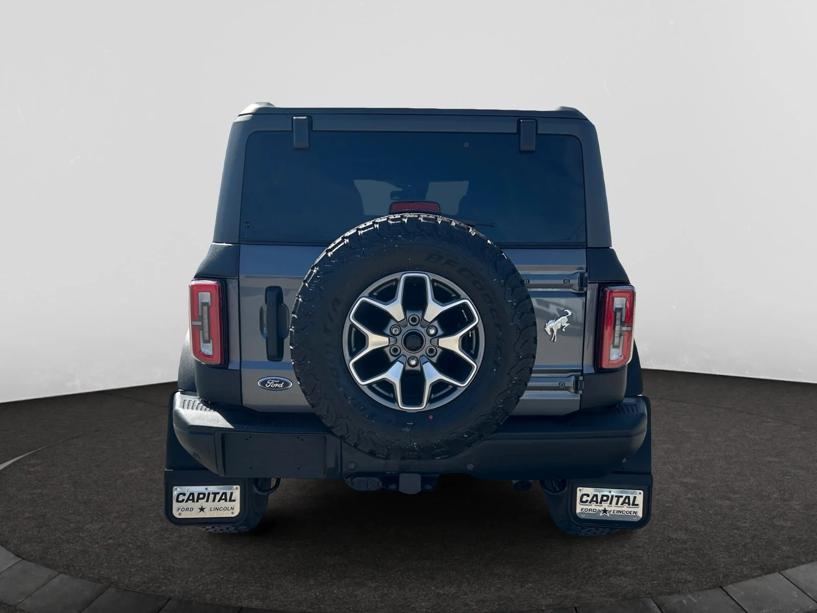 Used 2023 carbonized gray Ford Badlands Hardtop 4x4 Leather image 4