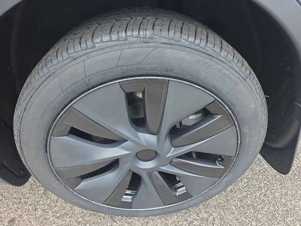 Used 2024  Tesla Long Range image 7