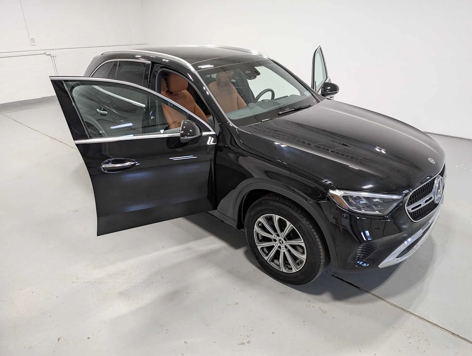 Used 2025 Black Mercedes-Benz GLC 300 image 16