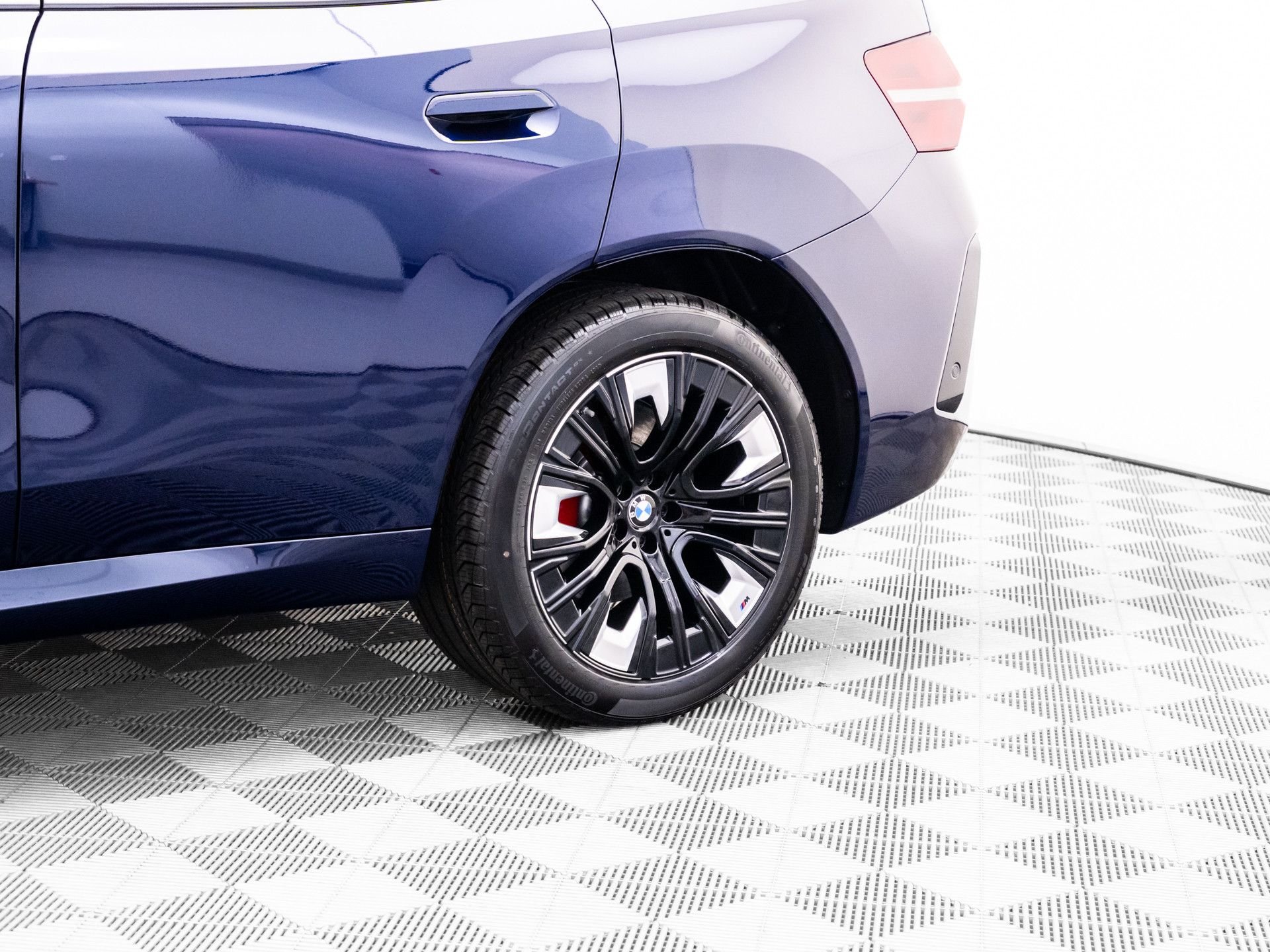 New 2026 Tanzanite Blue II Metallic BMW M50 xDrive image 34
