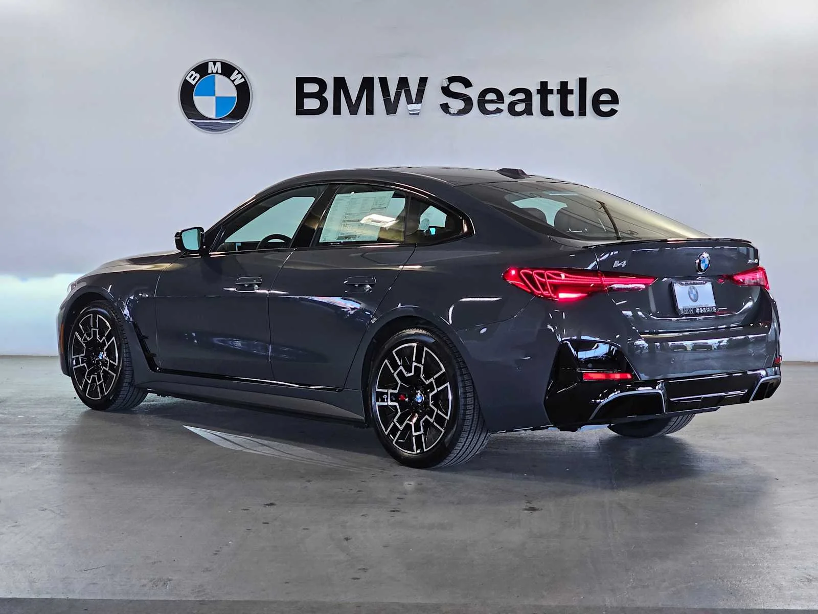 New 2026 Dravit Grey Metallic BMW xDrive40 image 4