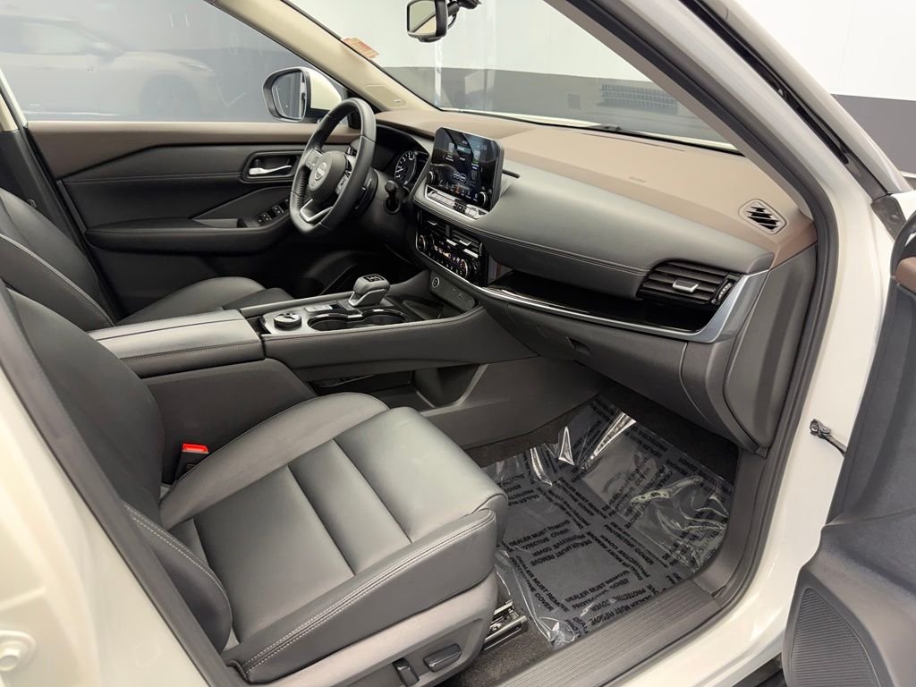Used 2023 White Nissan SL image 69