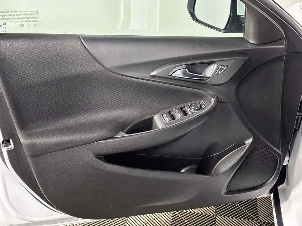 Used 2023 White Chevrolet LT image 10