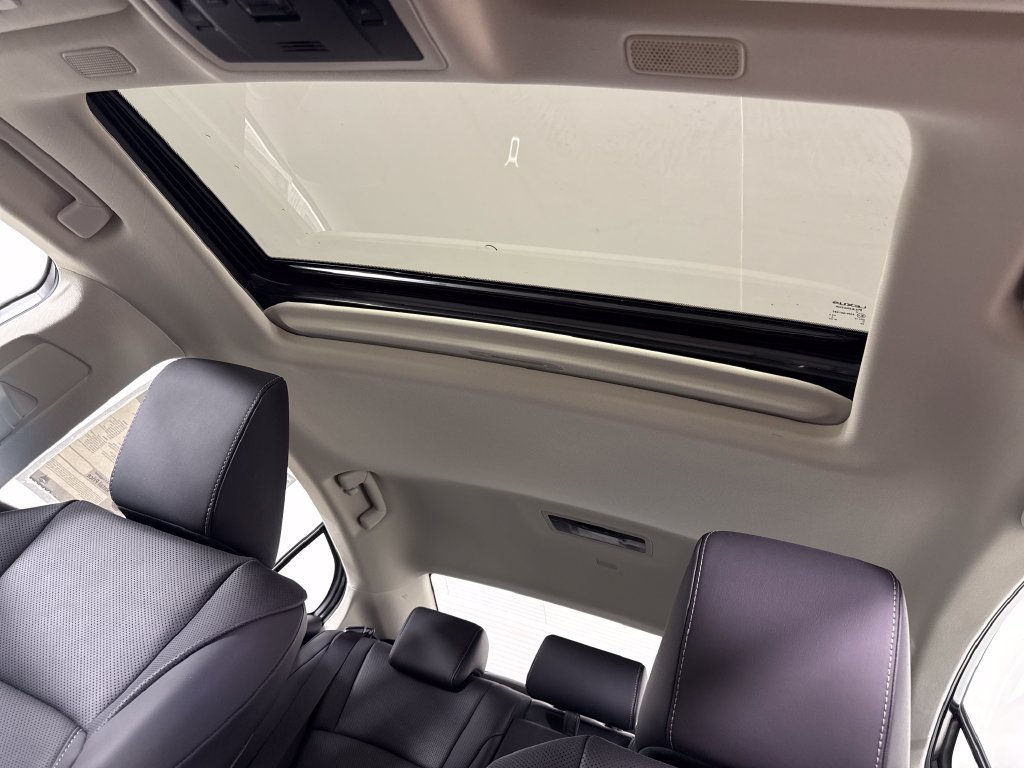 Used 2022 White Lexus 300h image 24