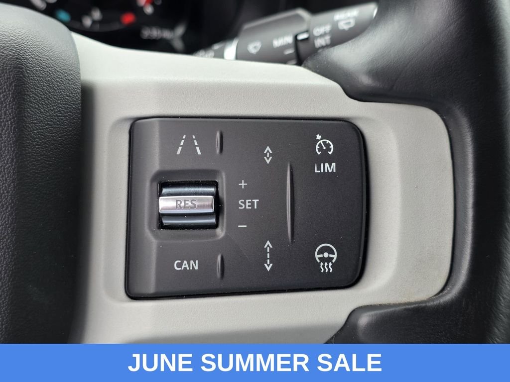 Used 2023 Green Land Rover SE image 33