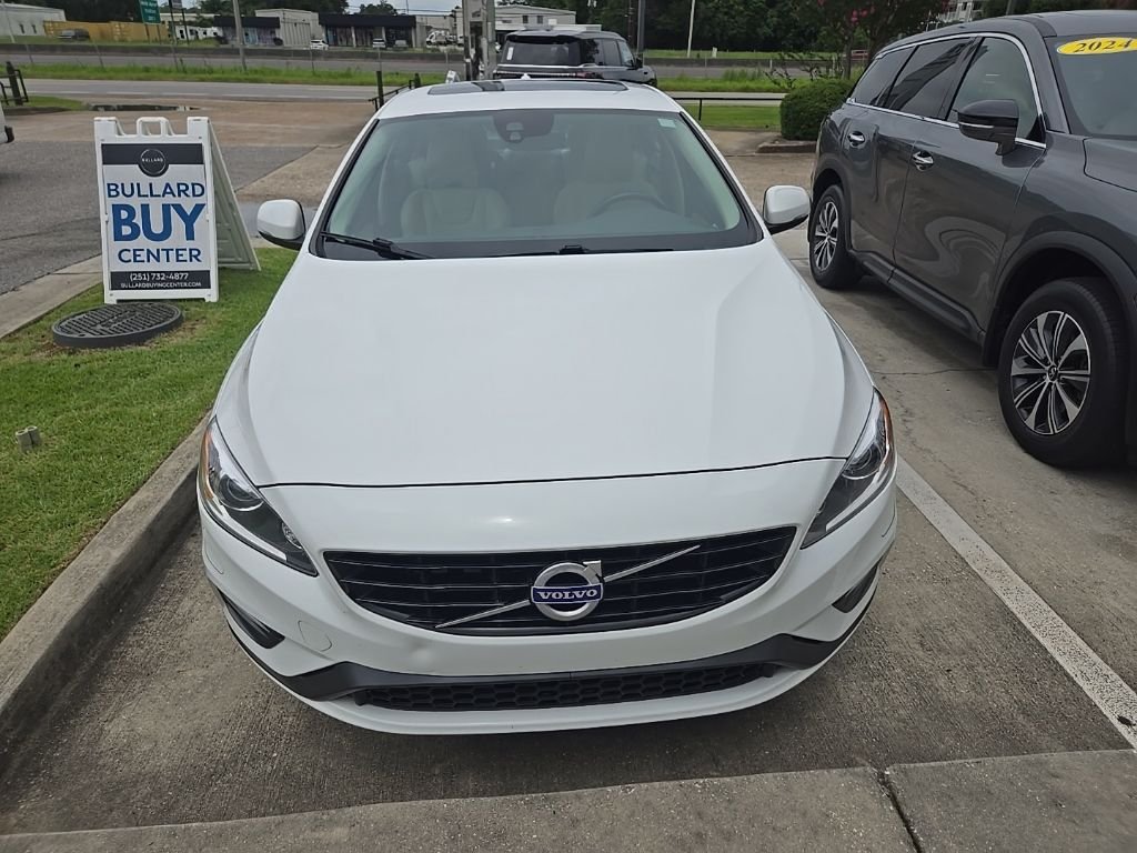 Used 2018 White Volvo T5 Dynamic image 2