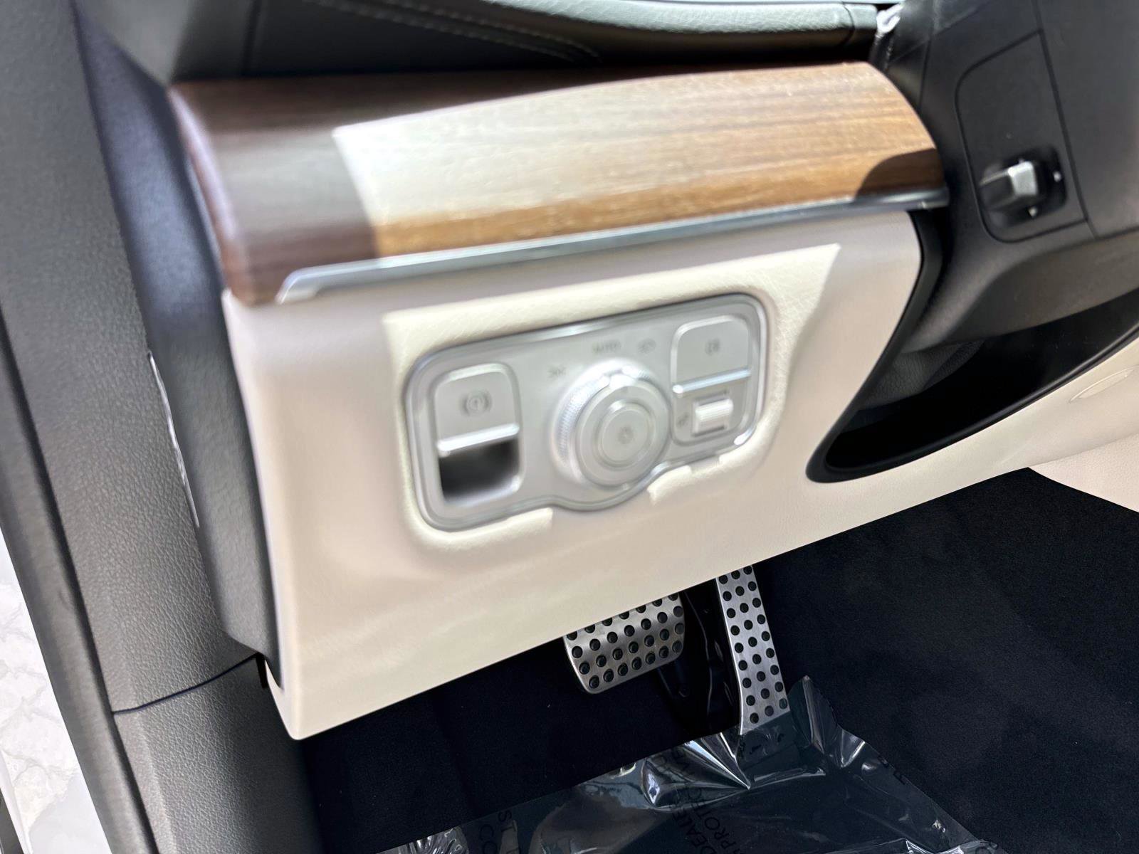 New 2026 Polar White Mercedes-Benz 450 4MATIC® SUV image 22