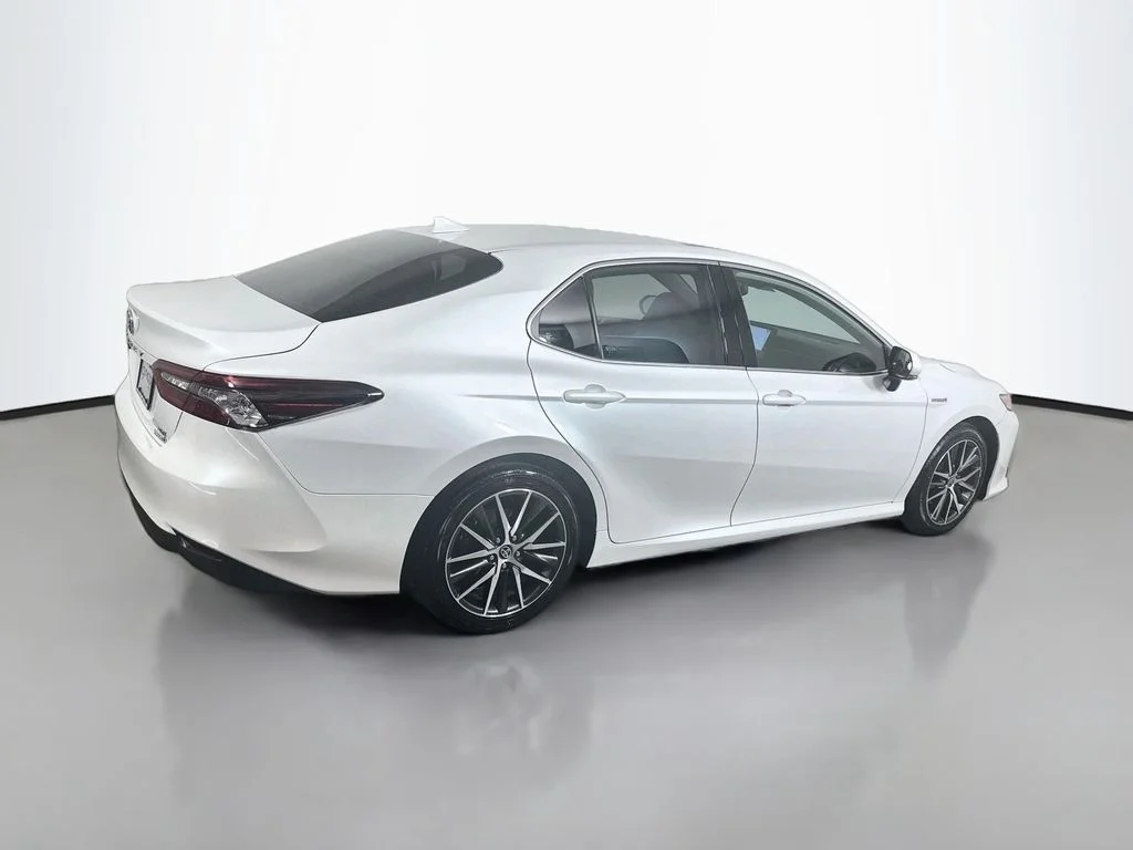 Used 2021 Wind Chill Pearl Toyota Hybrid XLE image 7