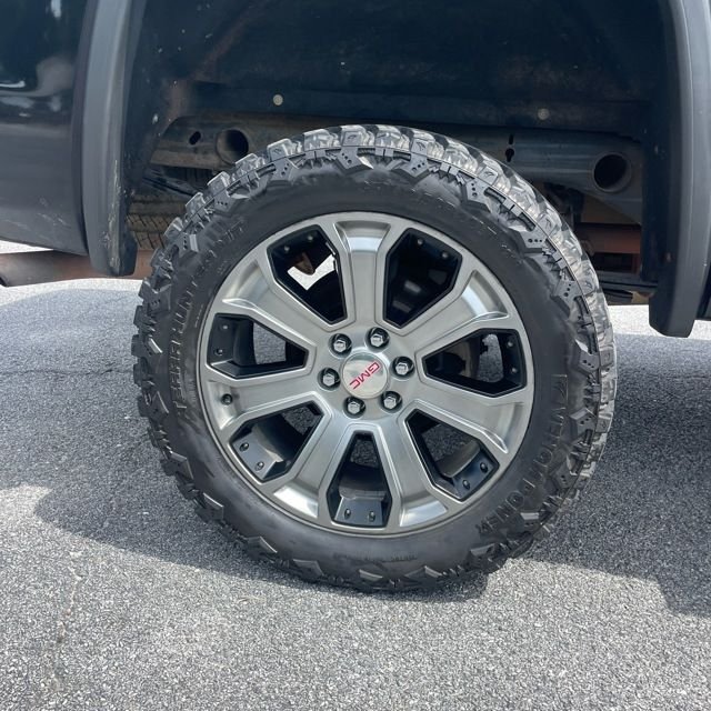 Used 2018 Black GMC SLT image 15