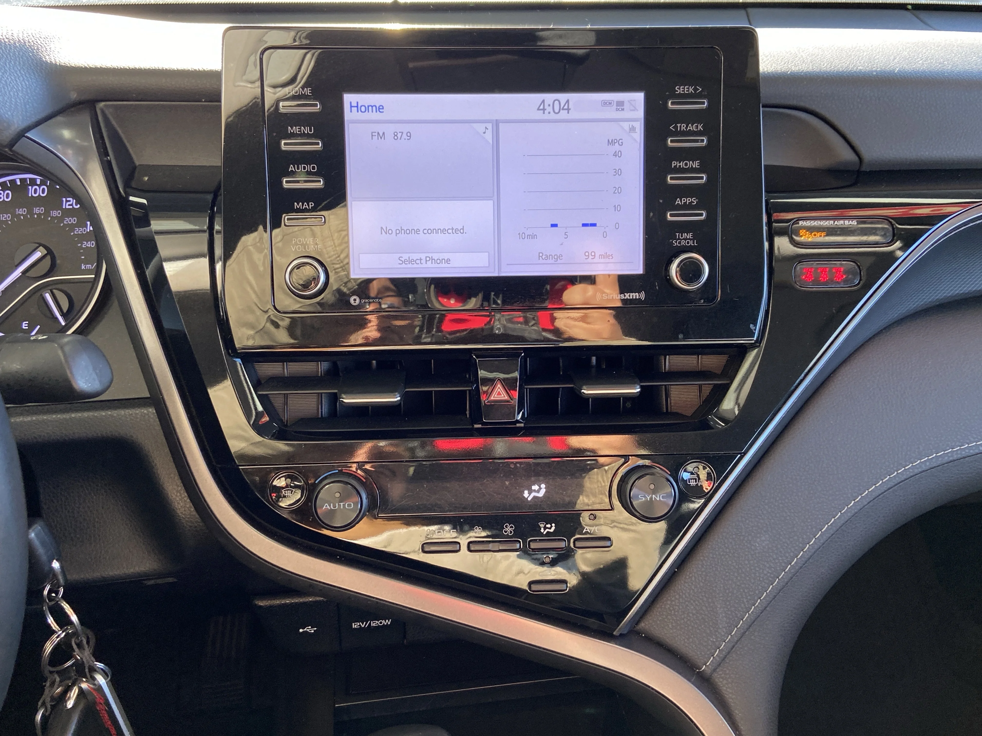 2022 Toyota Camry SE - Photo 20