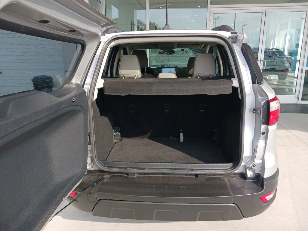 Used 2020 Silver Ford SE image 13