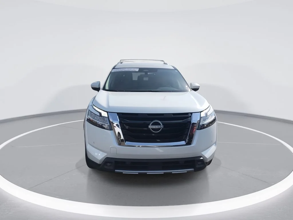 Used 2023 White Nissan SL image 3