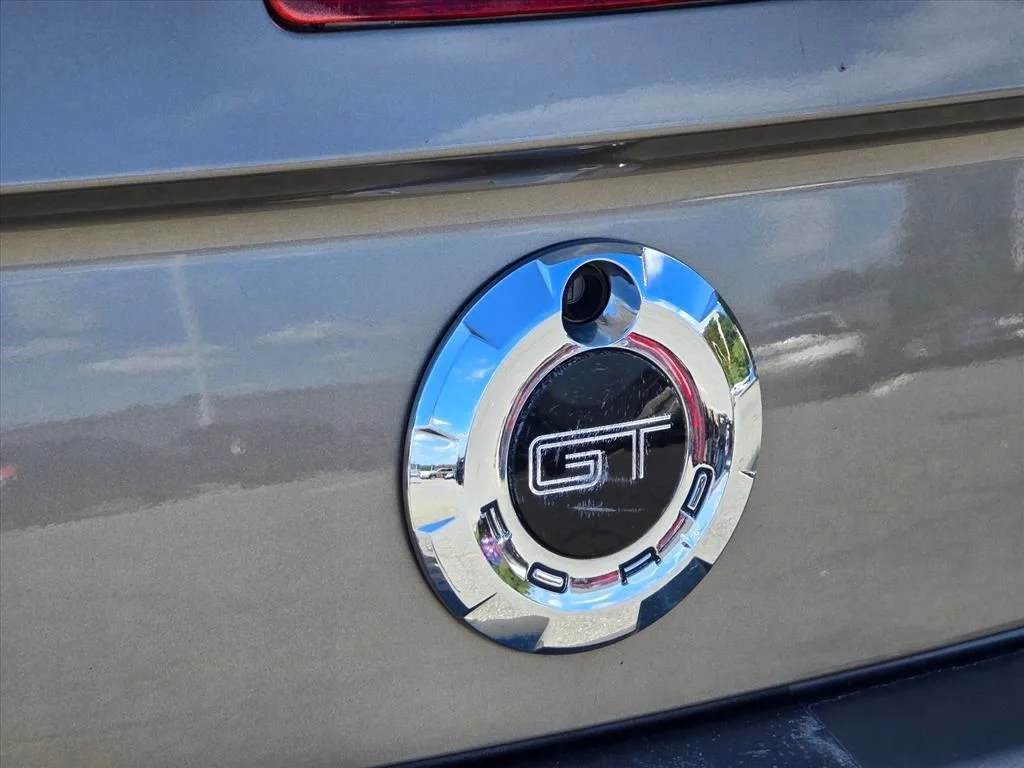 Used 2005 Gray Ford GT Premium image 14