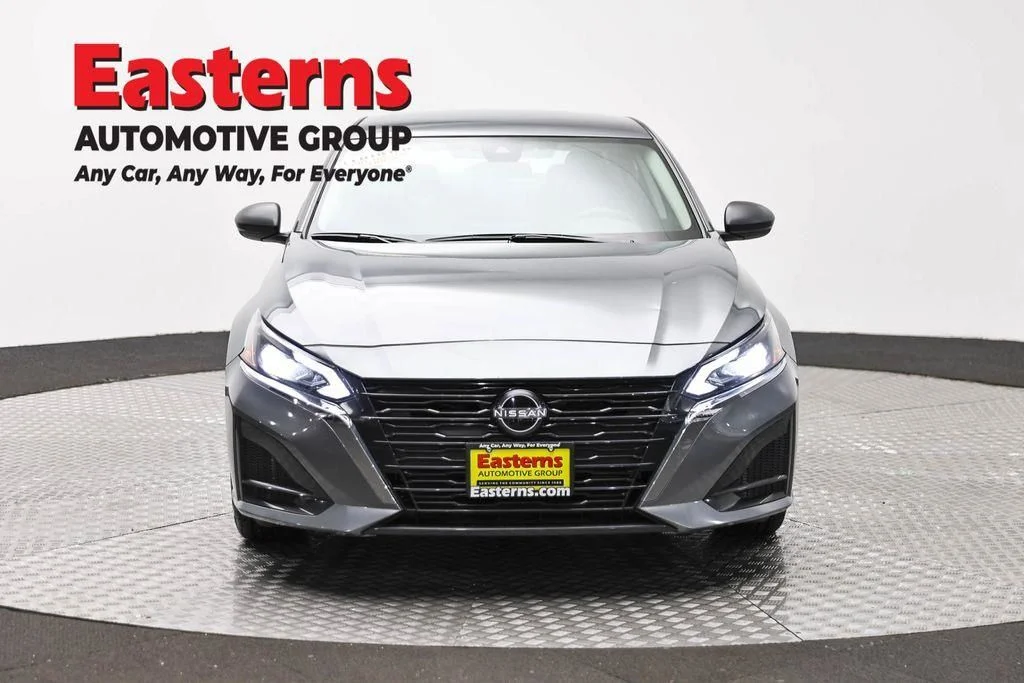 Used 2025 Gray Nissan 2.5 SV image 2