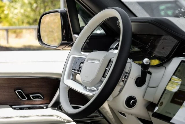 New 2026  Land Rover SE image 17