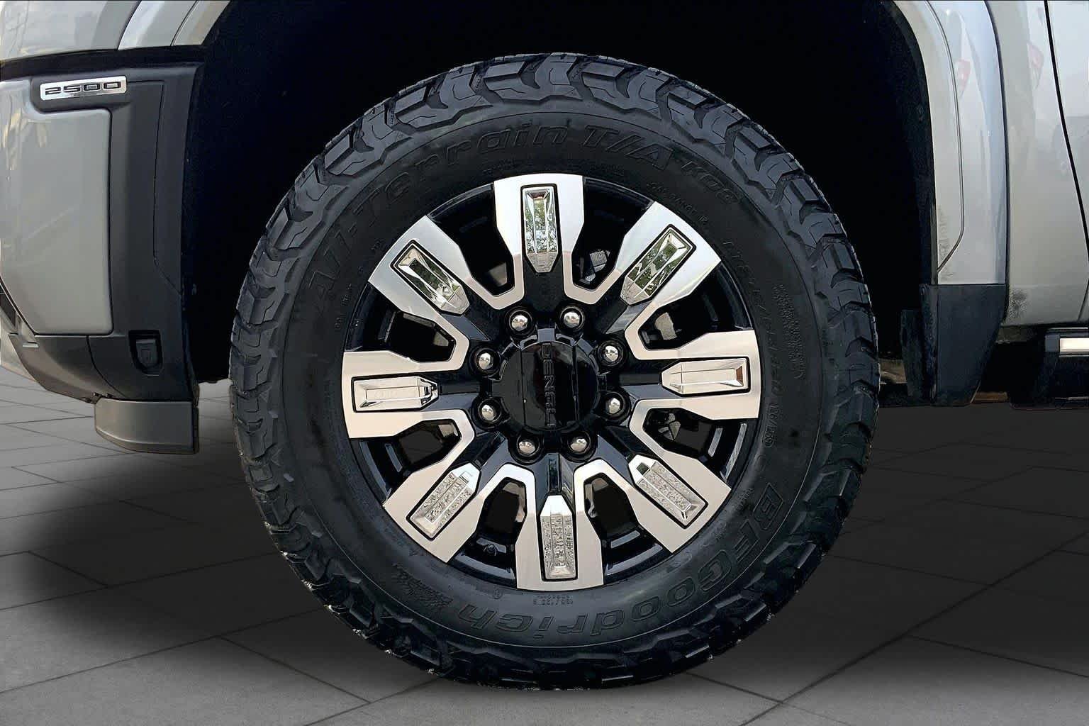 Used 2024 Sterling Metallic GMC Denali image 11