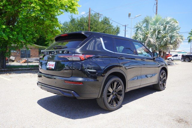 New 2026 Black Diamond Mitsubishi SE image 7