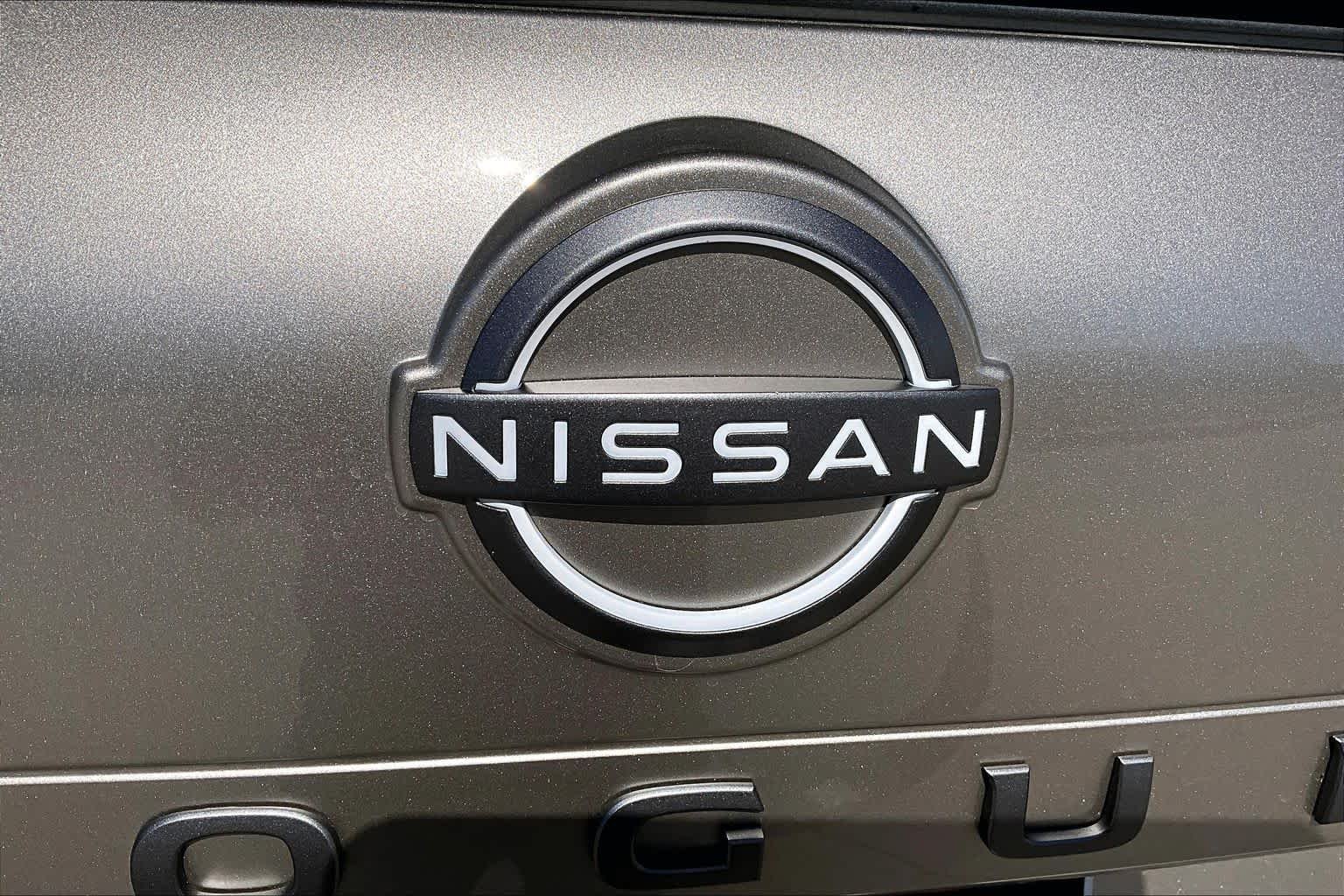 New 2026 Champagne Silver Metallic / Super Black Two-tone Nissan Platinum image 8