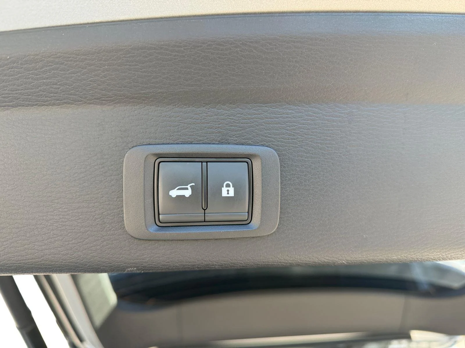 Used 2025 Alloy Silver Metallic Mitsubishi SE image 23