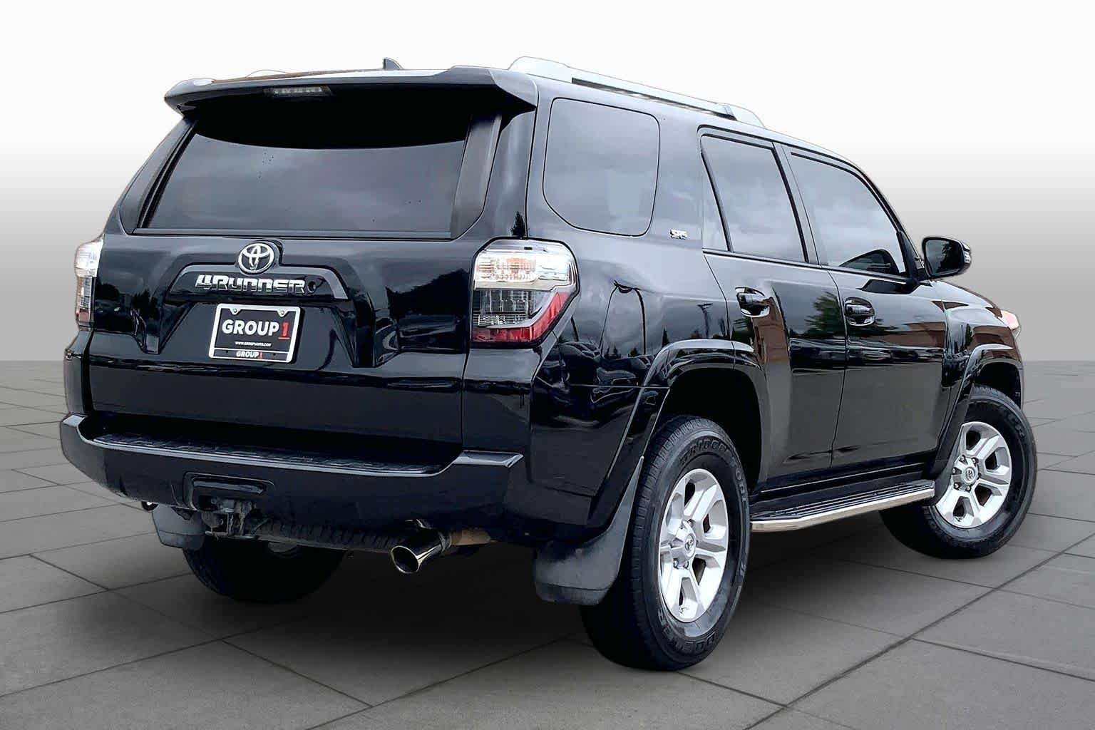 Used 2018 Midnight Black Metallic Toyota SR5 image 13