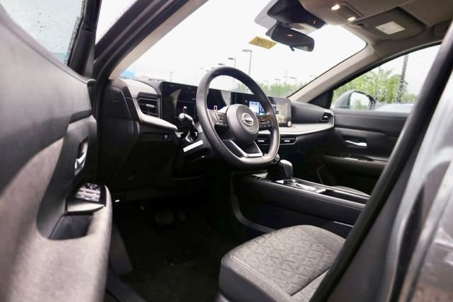 Used 2025 Gray Nissan SV image 15