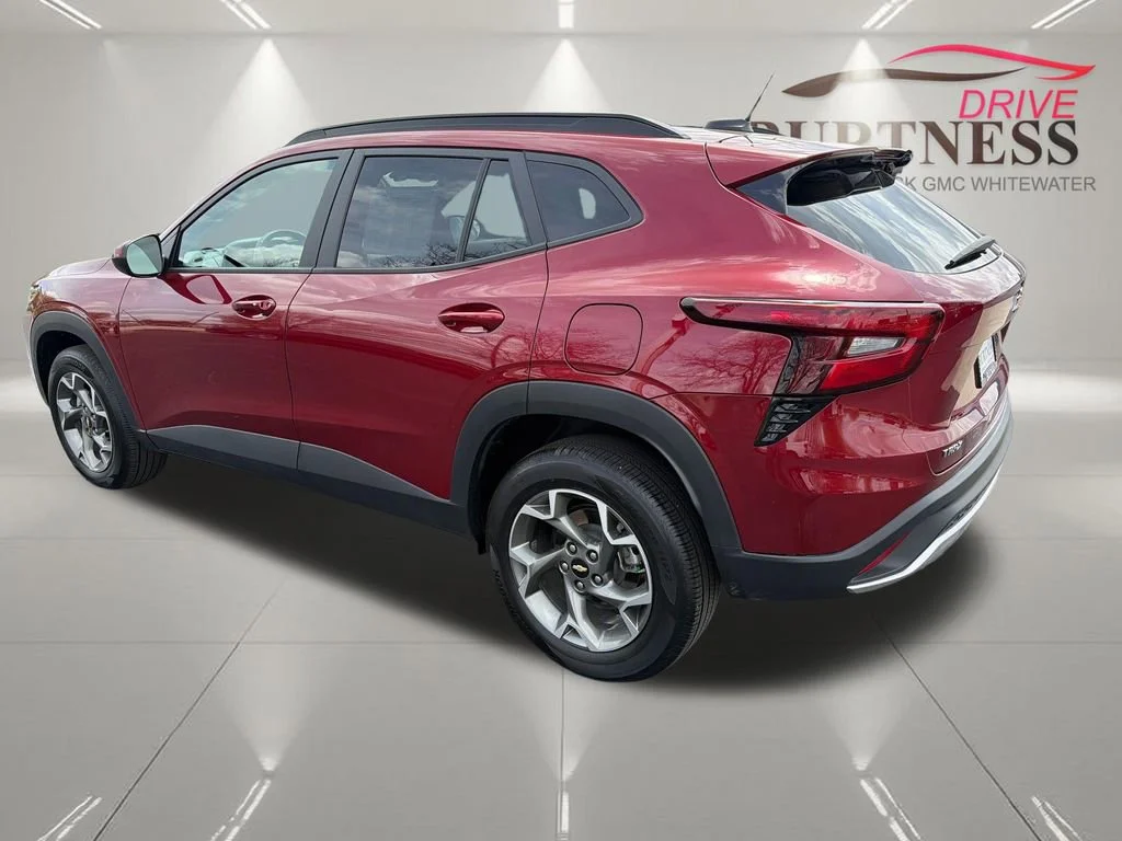2025 Chevrolet Trax LT - Photo 6