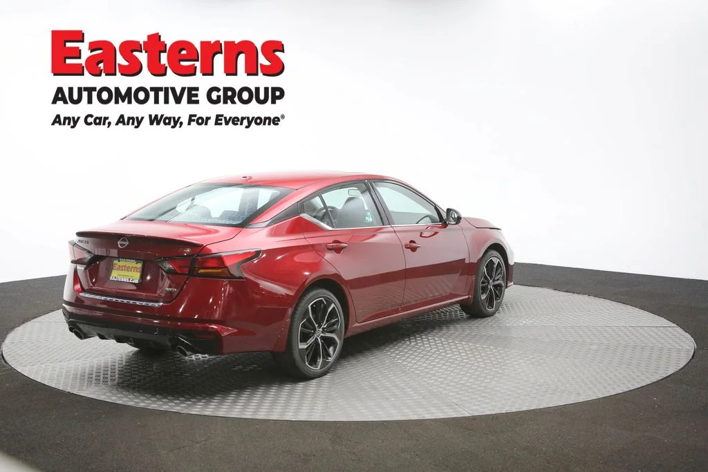 Used 2023 Red Nissan 2.5 SR image 39