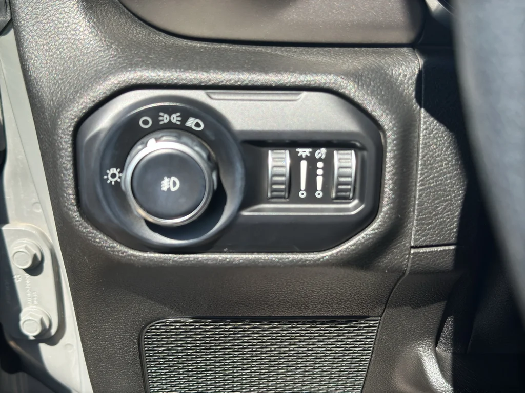 Used 2018 Sting-Gray Clearcoat Jeep Sport image 22