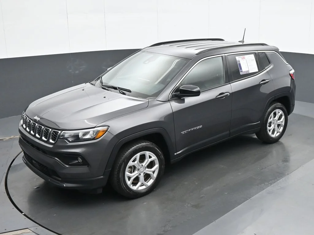 Used 2024 Gray Jeep Latitude image 17