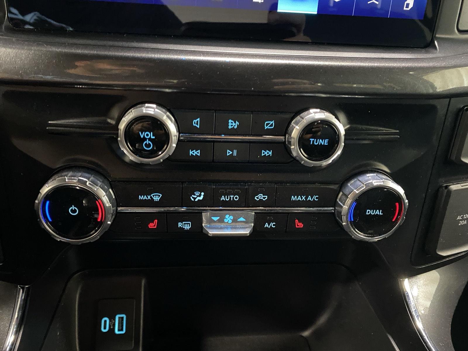 Used 2023 Avalanche Gray Ford XLT image 29