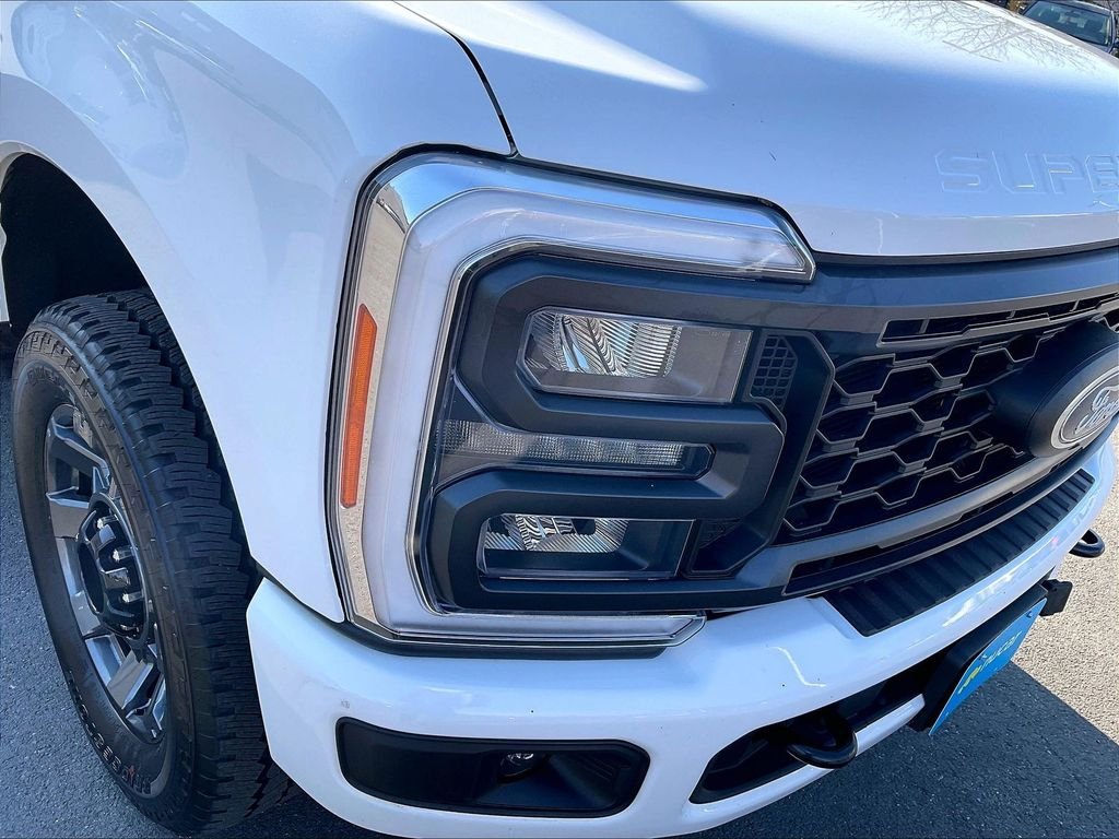 Used 2023 White Ford XL image 32