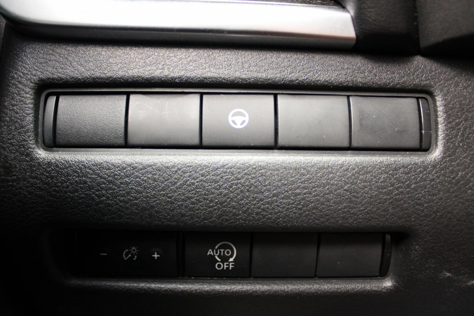 Used 2023 Brilliant Silver Metallic Nissan AWD SV image 9